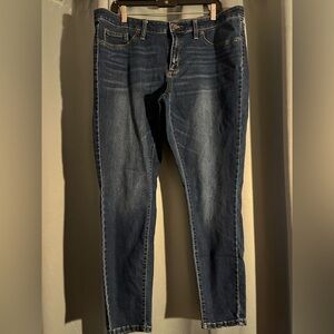 Universal Thread Dark Blue  Mid-Rise Skinny Jeans 16